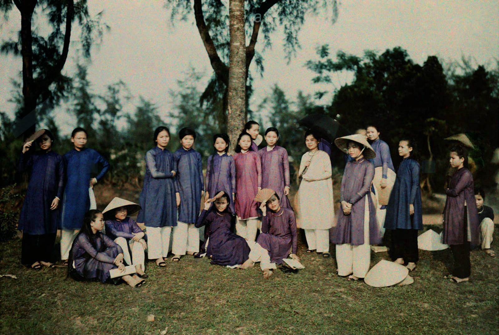 Nữ sinh Đồng Khánh, Huế 1931