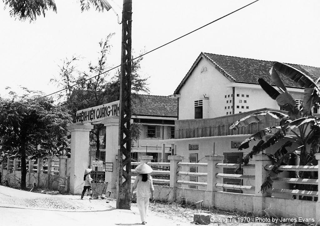 Cổng bệnh viện Quảng Trị - Chụp năm 1970