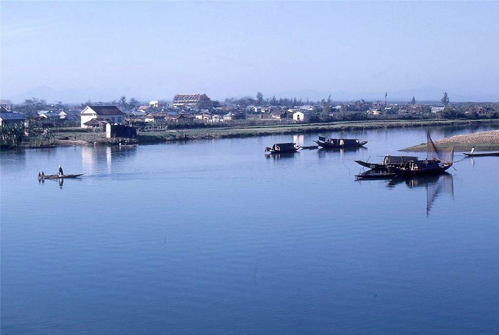 Một khung cảnh yên bình trên dòng sông Đông Hà tỉnh Quảng Trị