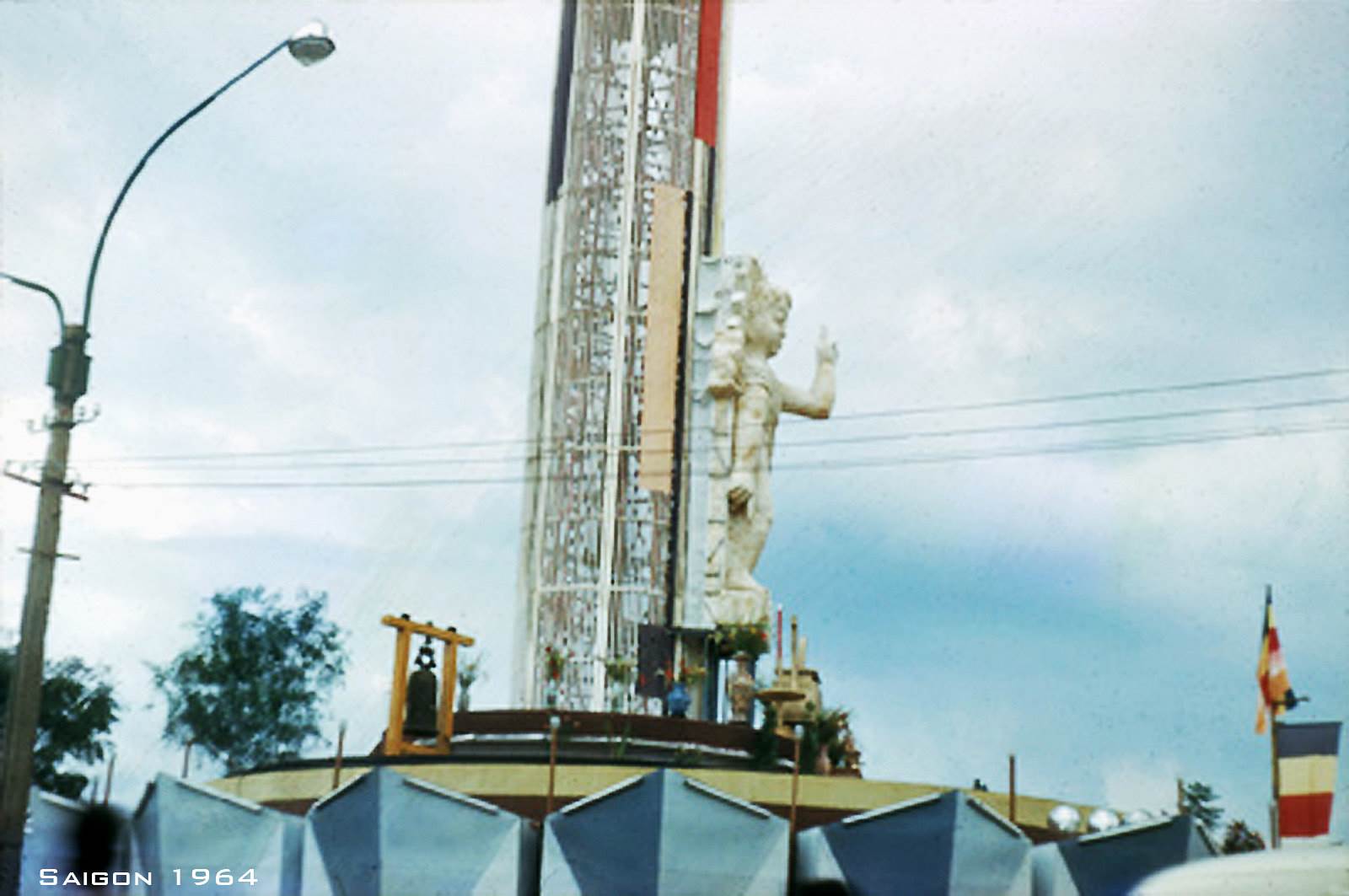 SAIGON 1964 - Lễ đài lễ Phật Đản trên Bến Bạch Đằng, cuối đường Nguyễn Huệ