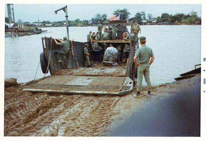 Tiểu đoàn Công binh MCB-62 của Hải quân Mỹ xây dựng cầu Đông Hà Quảng Trị 1969
