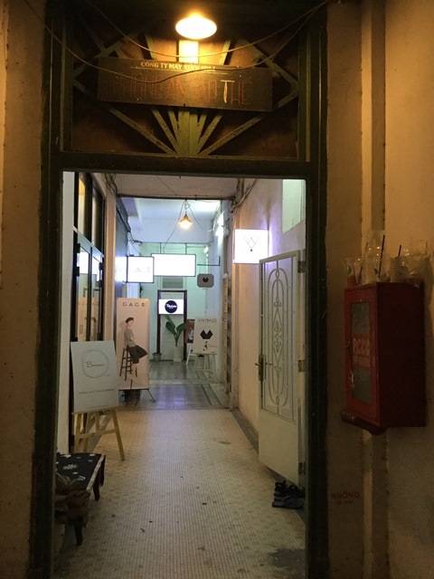 Hành lang bên trong tòa nhà Catinat
