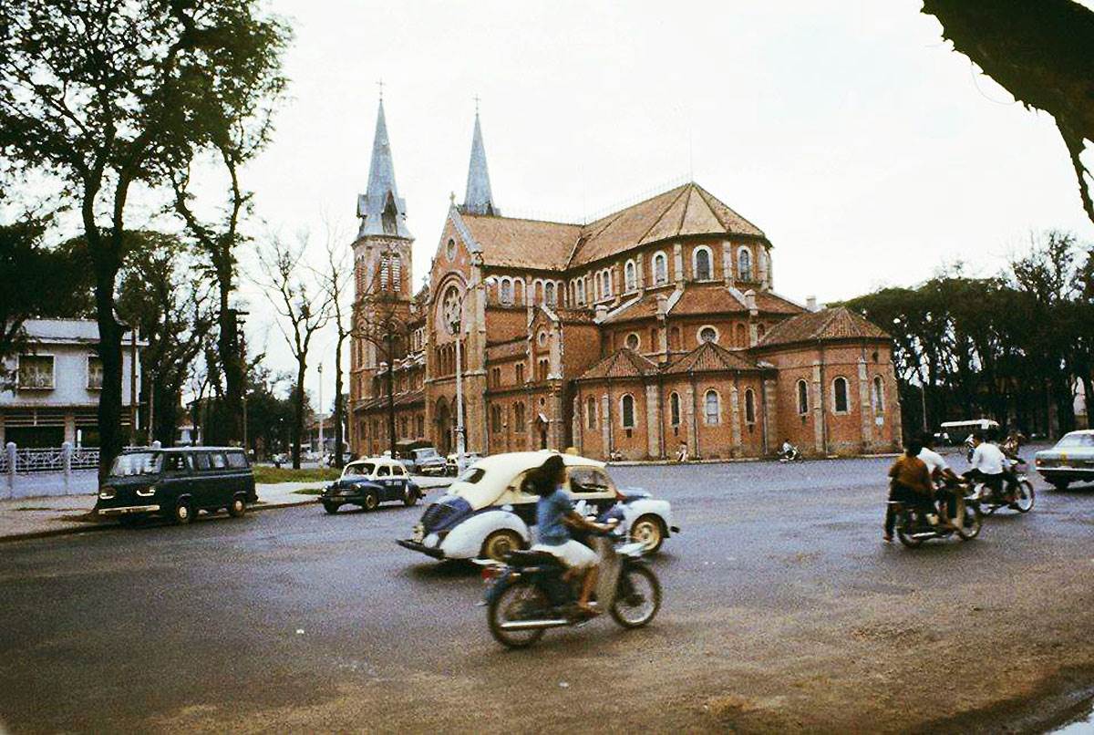 Nhà thờ Đức Bà năm 1967 - 1969 - Ảnh chup của Dave Teer