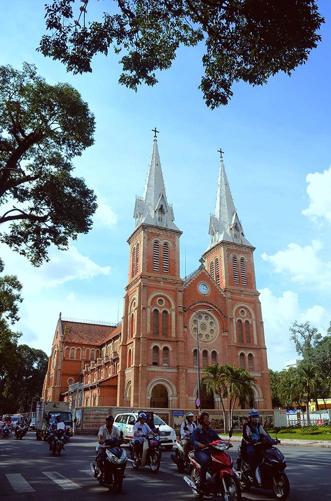 Nhà thờ Đức Bà Sài Gòn nay là điểm thu hút khách du lịch