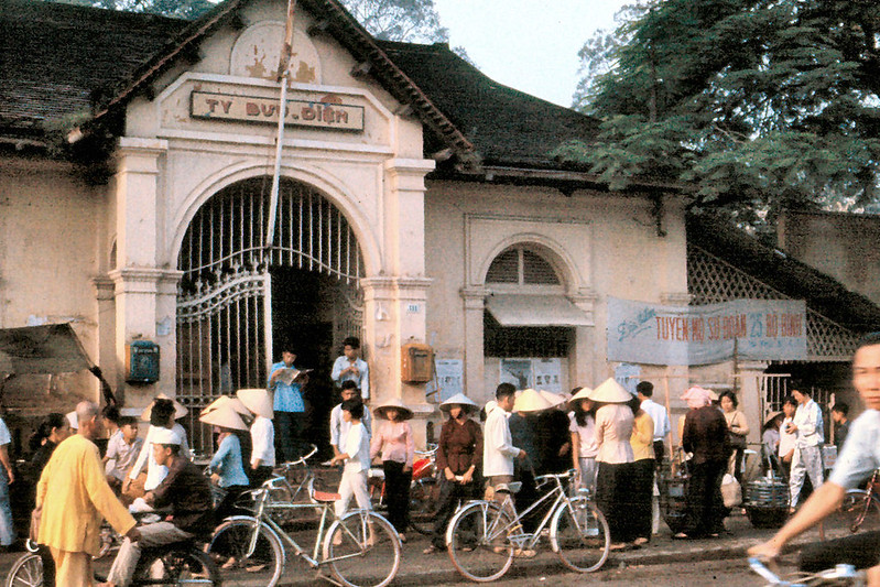 Sài Gòn năm 1965 - Ty Bưu Điện Gia Định, trên ĐL Chi Lăng, gần chợ Bà Chiểu - Ảnh: Ed Sutkas 