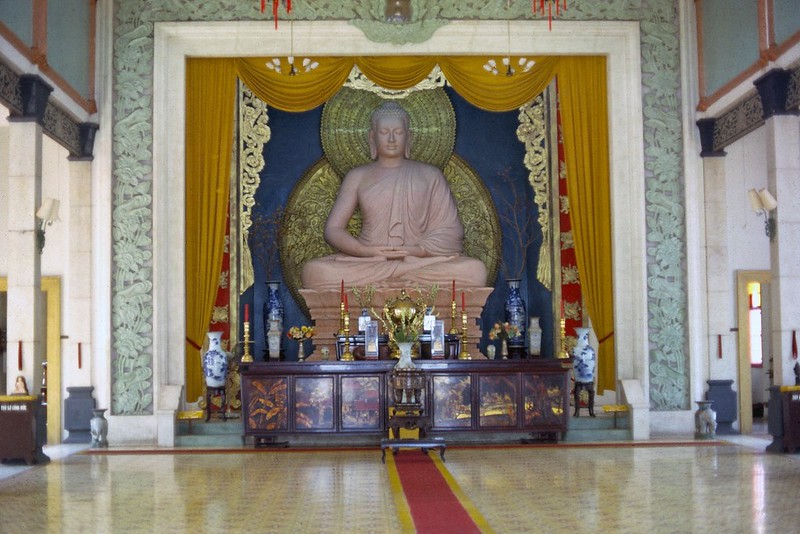 Chùa Xá Lợi, Sài Gòn - Ảnh của Thomas W. Johnson. Gần như toàn bộ diện mạo của chùa vẫn được giữ nguyện vẹn đến ngày nay.