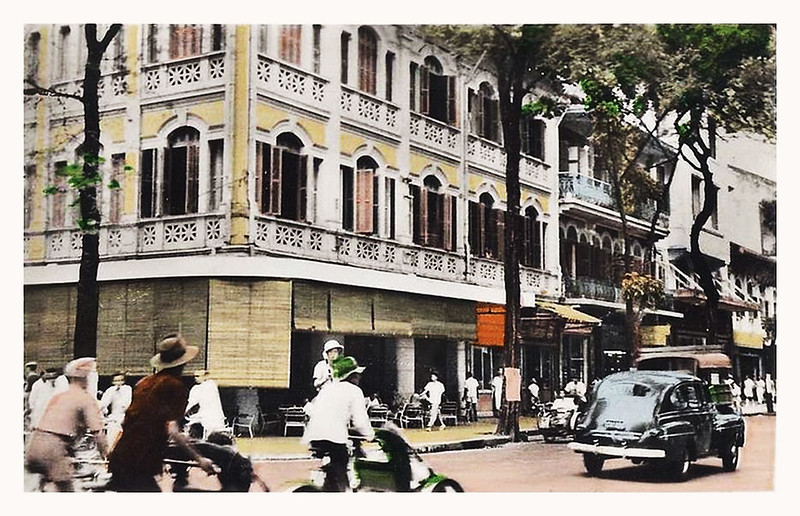 Góc đường Catinat và D'Ormay thời thuộc địa (thời VNCH trước 1975 là Tự Do - Nguyễn Văn Thinh, và nay là Đồng Khởi - Mạc Thị Bưởi)