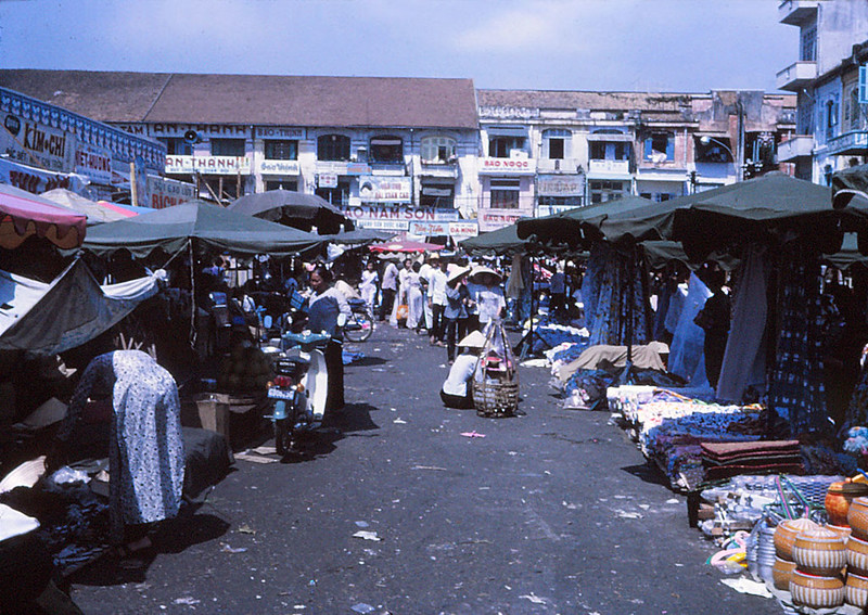 Sài Gòn 1970 - đường Phan Bội Châu bên hông chợ Bến Thành