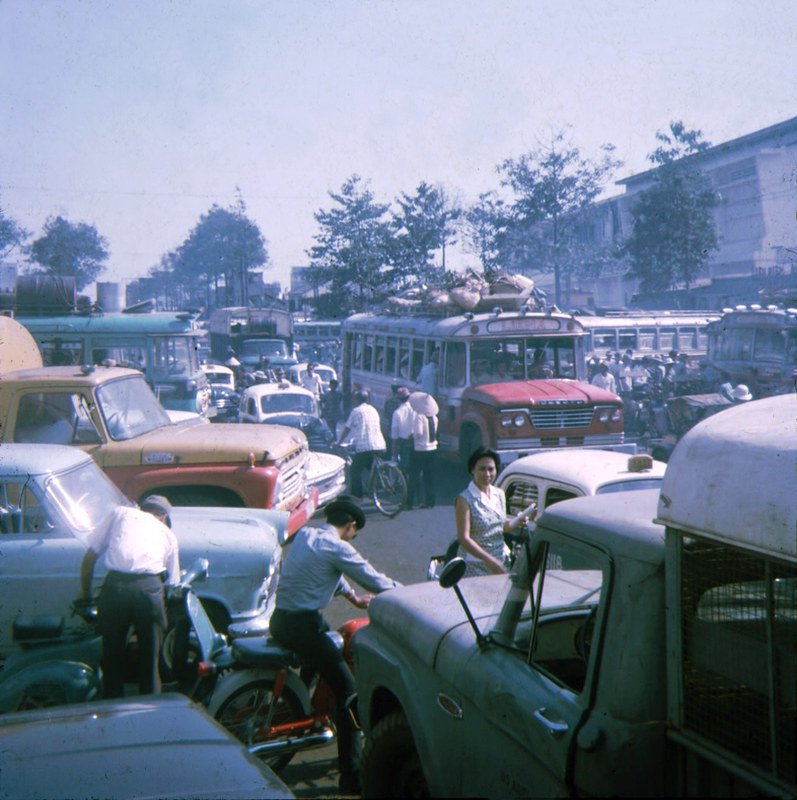 Sài Gòn 1968 - Bến xe Petrus Ký - Ảnh: Jeanette