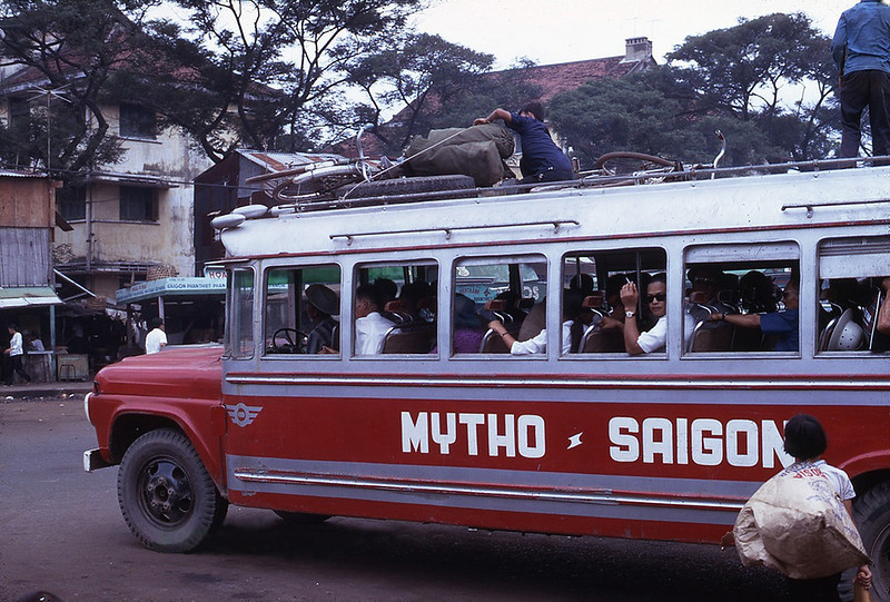 Տàι̇ Ցòn 1968 - Bến xe An Đông trên Đại Lộ Pétrus Ký, bên hông hãng thuốc lá MIC