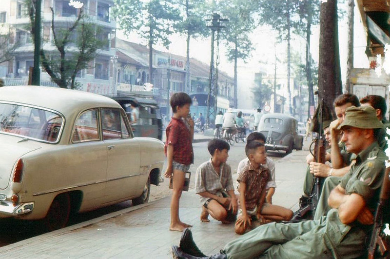 Sài Gòn 1968 - Ngã tư Tổng Đốc Phương - Nguyễn Trãi. Ảnh: Gary Grayson