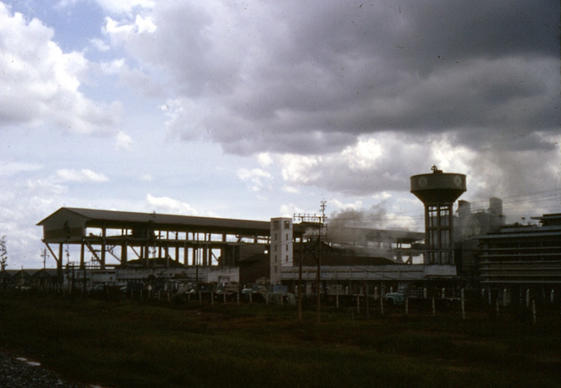 Nhà máy xi măng cạnh xa lộ Biên Hòa năm 1967 - 1968 - Ảnh: Henry Bechtold