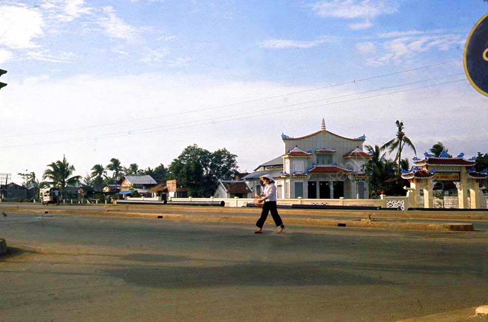 Xa lộ Sài Gòn - Biên Hòa đoạn gần ngã tư Hàng Xanh