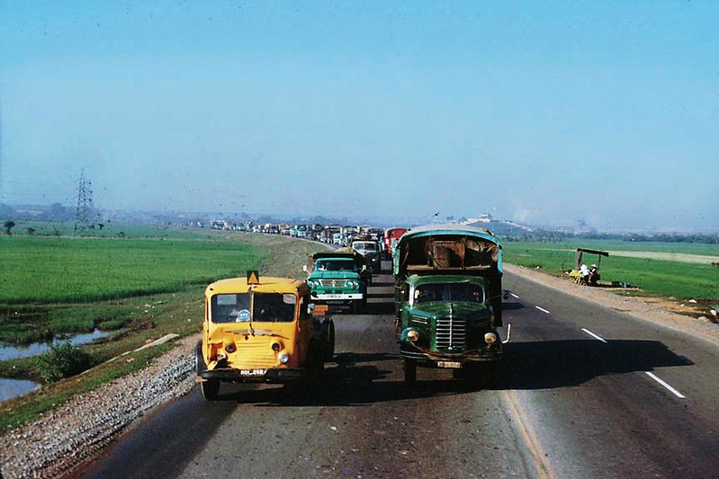 Xa lộ Sài Gòn - Biên Hòa những năm 1967-1969. Ảnh: John Copeland