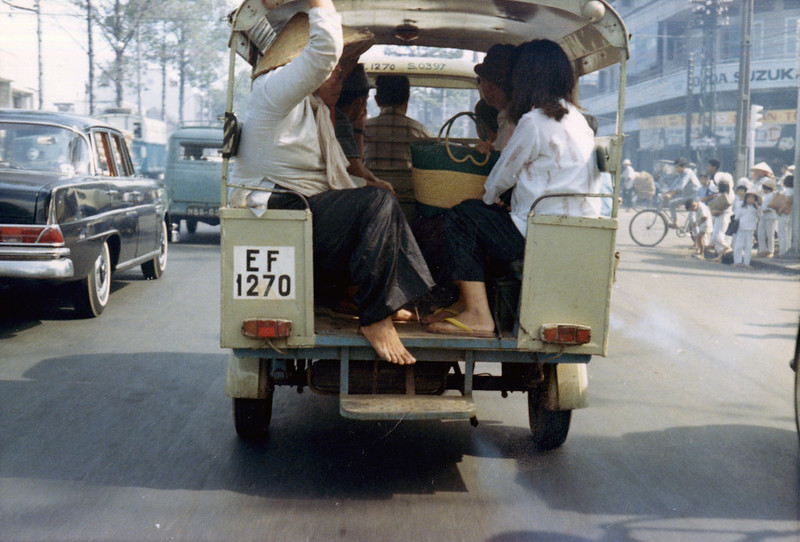 Xe Lam trên đường Trần Hưng Đạo - Sài Gòn