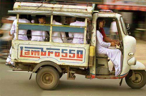 Xe lam là phương tiện đi lại công cộng chủ yếu của người Sài Gòn xưa.