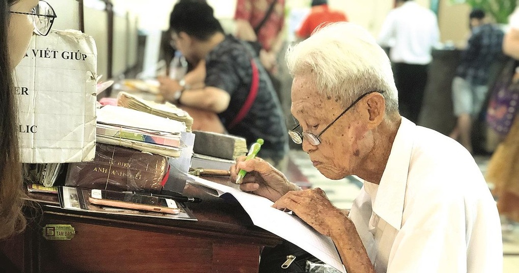 Người viết thư thuê cuối cùng ở Sài Gòn được an táng cạnh mộ NSƯT Vũ Linh | Báo Dân trí