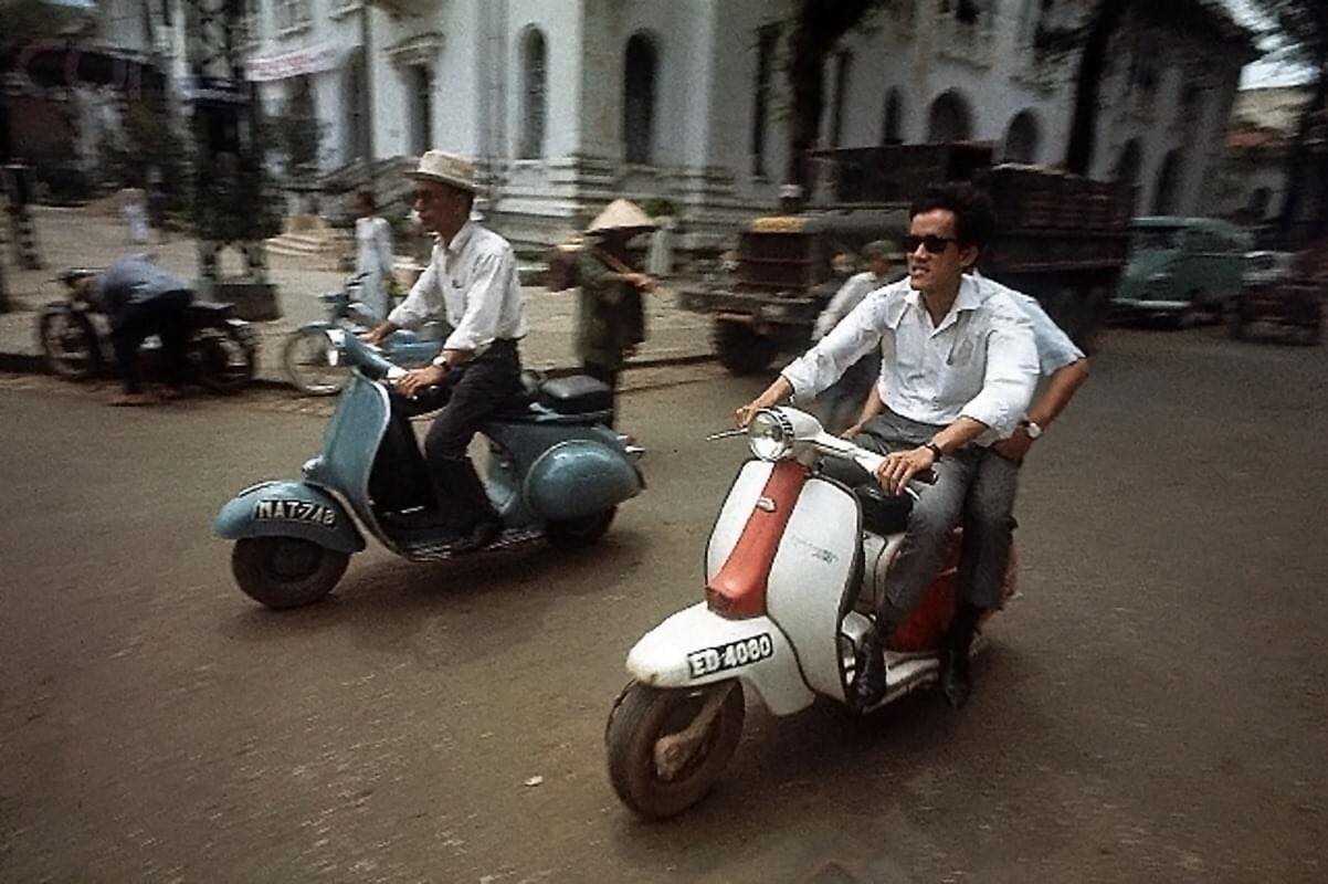 Sài Gòn và những chiếc xe scooter vang bóng một thời