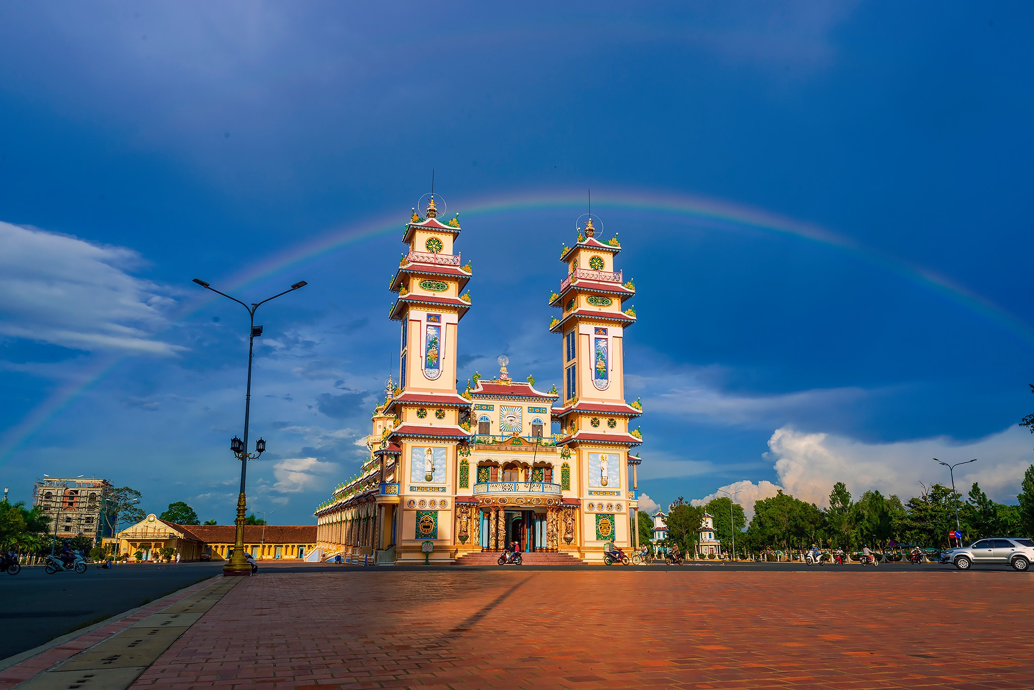 Toà Thánh Cao Đài Tây Ninh, một công trình kiến trúc Tôn giáo độc đáo | khamphatayninh.vn