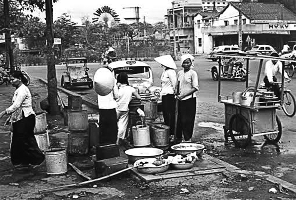 Thuở Sài Gòn xài nước phông-tên