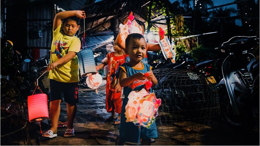 Cảm nhận sự khác biệt giữa trung thu xưa và nay qua chùm ảnh đầy ý nghĩa |  VOV.VN