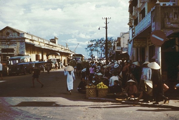 Đà Nẵng năm 1954 trong những bức ảnh màu vô cùng quý giá của Ronald  B.Frankum - Cổng thông tin du lịch thành phố Đà Nẵng