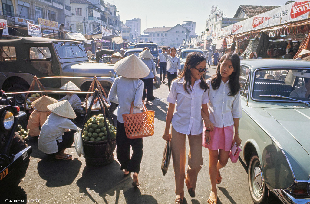 Chợ TẾT Saigon, Xuân Canh Tuất 1970 | Stallholders, some wea… | Flickr