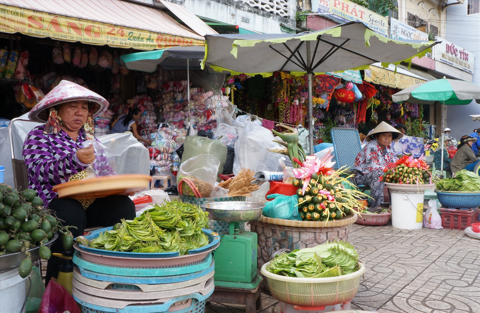 Sài Gòn dần vắng bóng chợ trầu cau